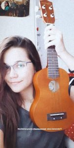 Ganadora con ukelele